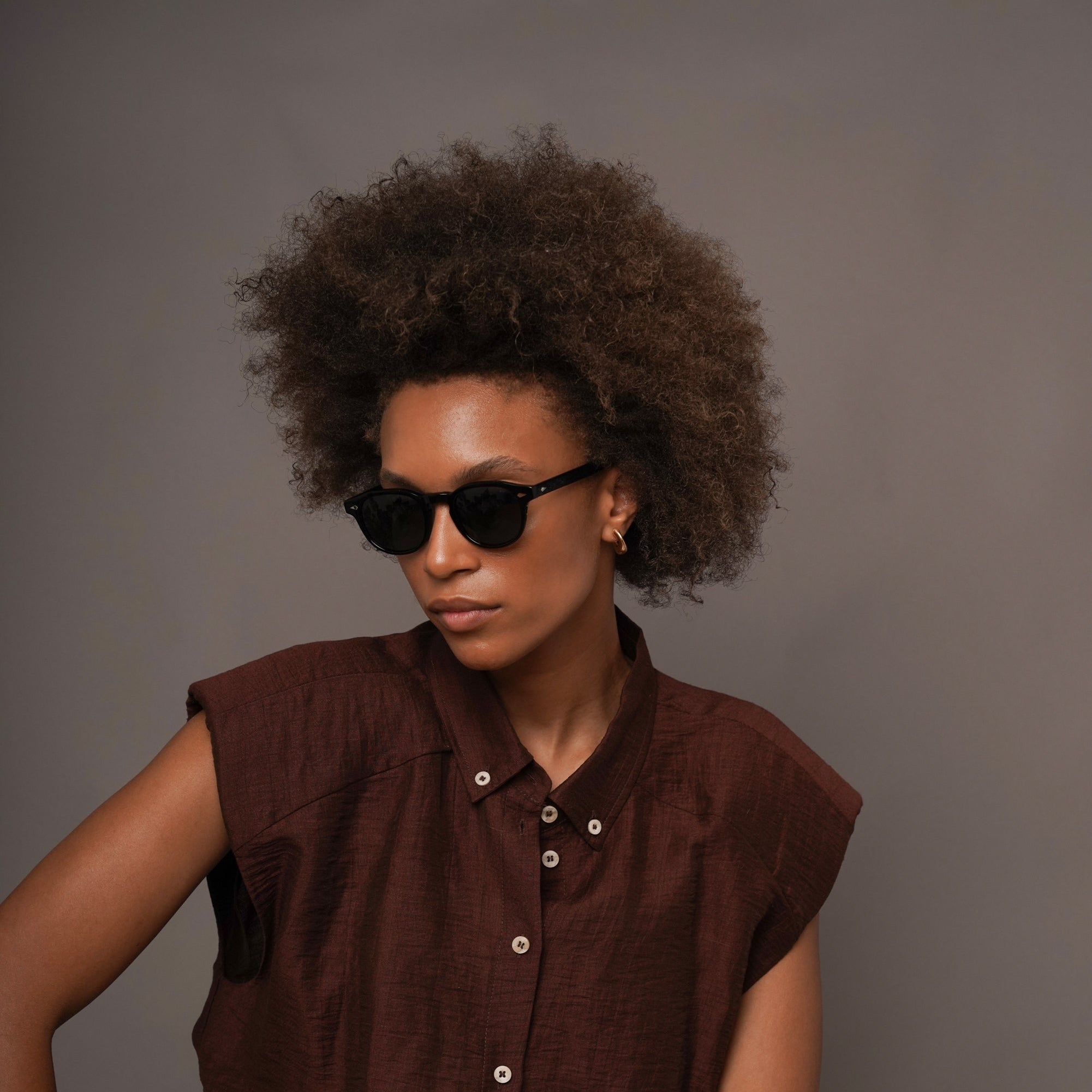 The Basquiat Noir Sunglasses, Mazzucchelli 1849 acetate frame, rounded square shape, in black.