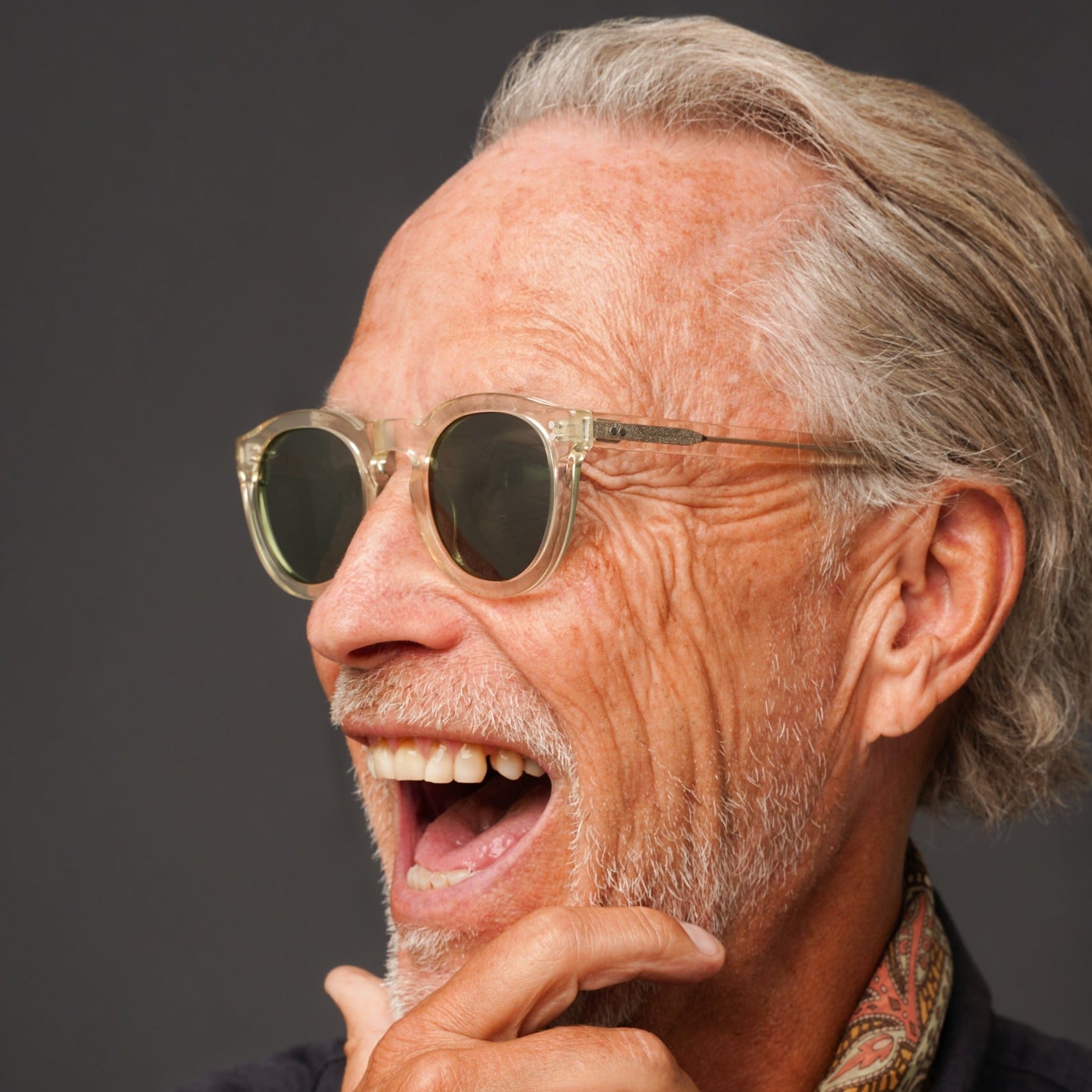 The Allen Air Sunglasses, Mazzucchelli 1849 acetate frame, round shape, in clear crystal.