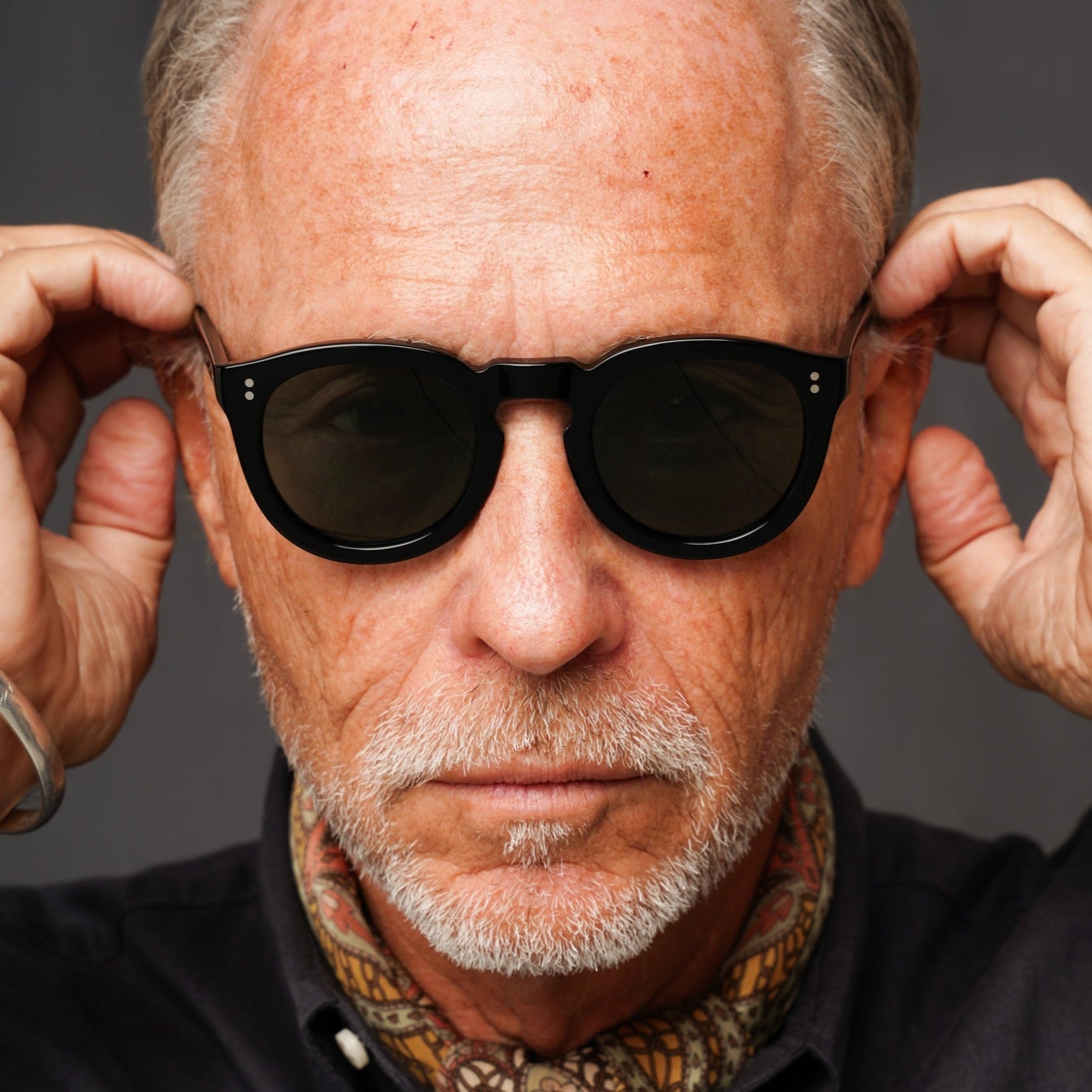 The Allen Noir Sunglasses, Mazzucchelli 1849 acetate frame, round shape, in black.