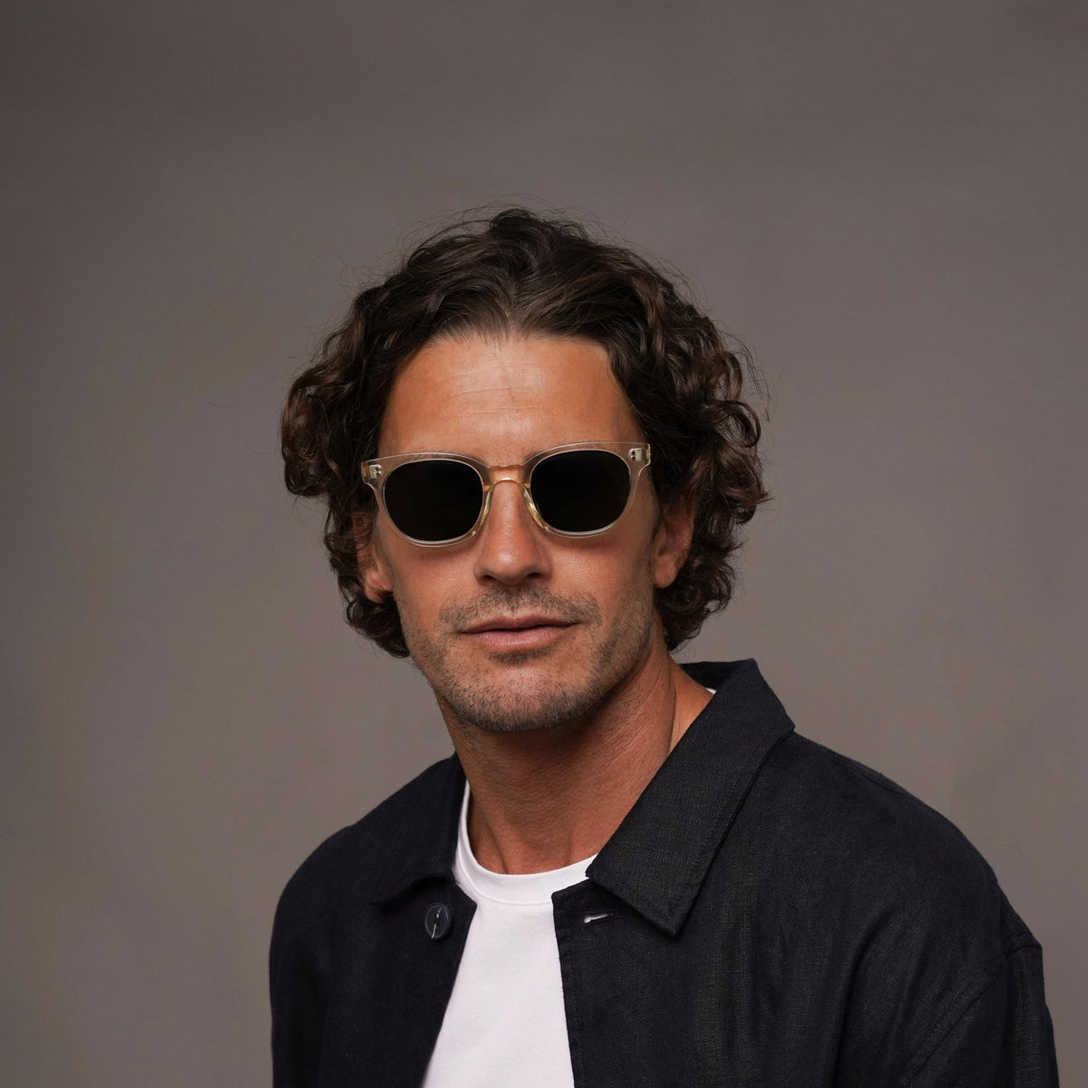 The Andy Paradox N3 Sunglasses, Mazzucchelli 1849 acetate frame, round shape, transparent and tortoise.