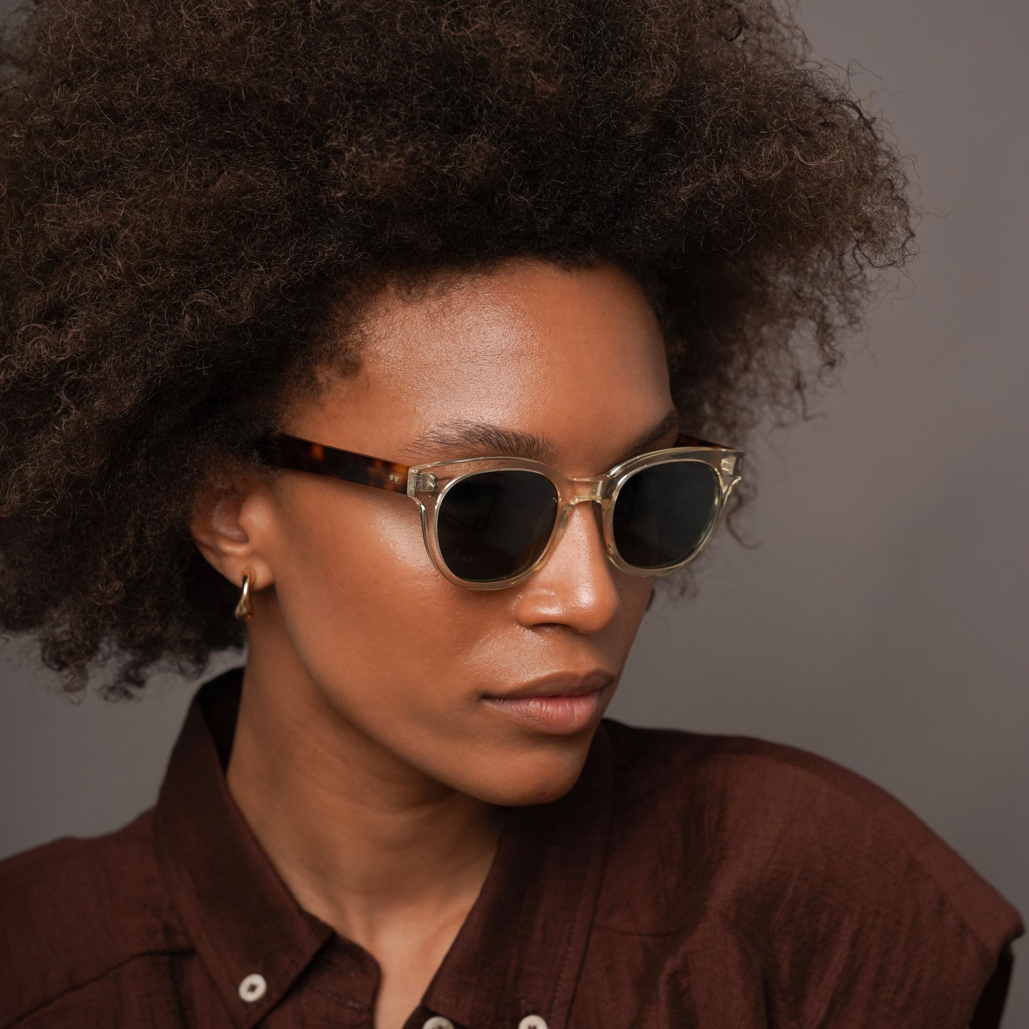The Andy Paradox N3 Sunglasses, Mazzucchelli 1849 acetate frame, round shape, transparent and tortoise.