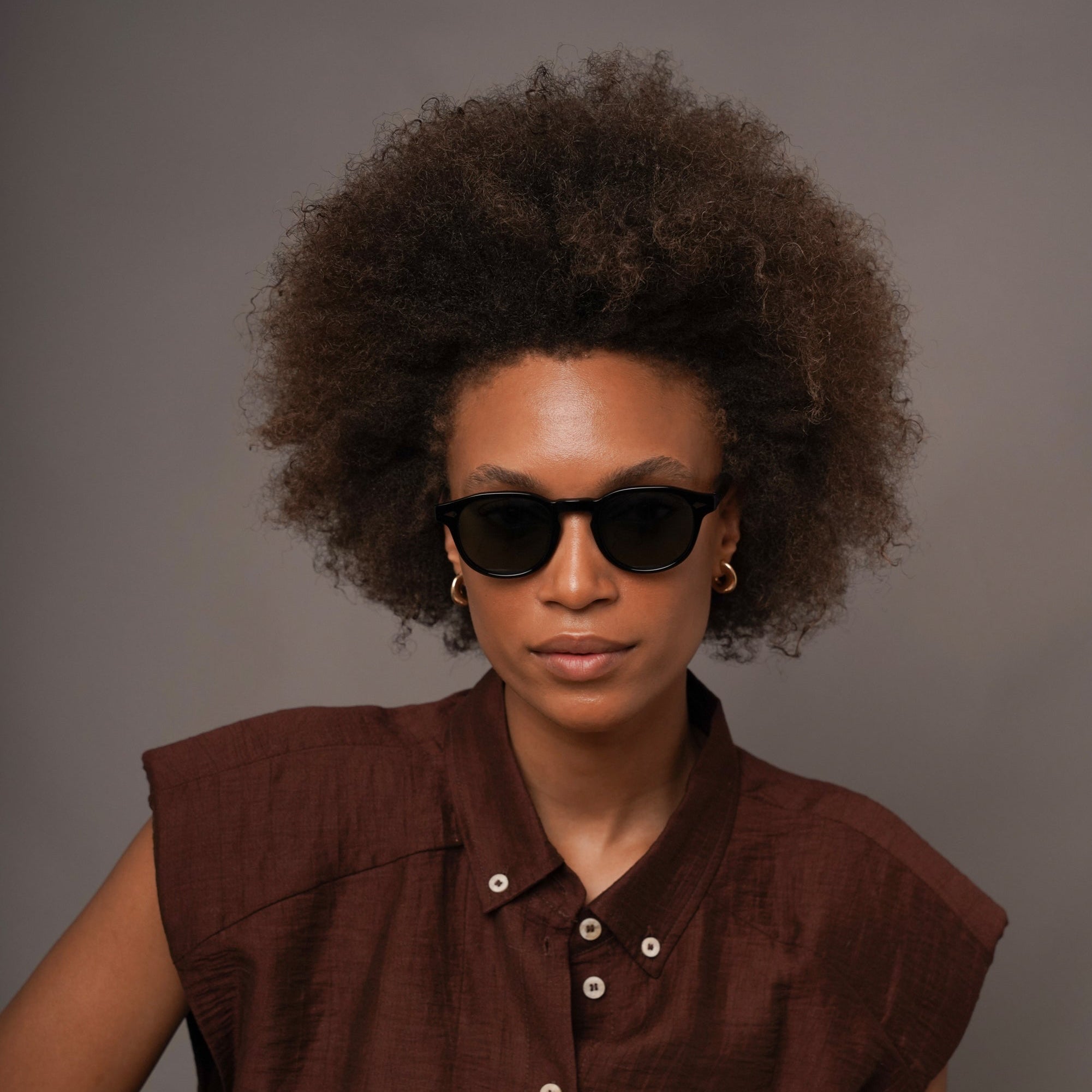 The Basquiat Noir Sunglasses, Mazzucchelli 1849 acetate frame, rounded square shape, in black.