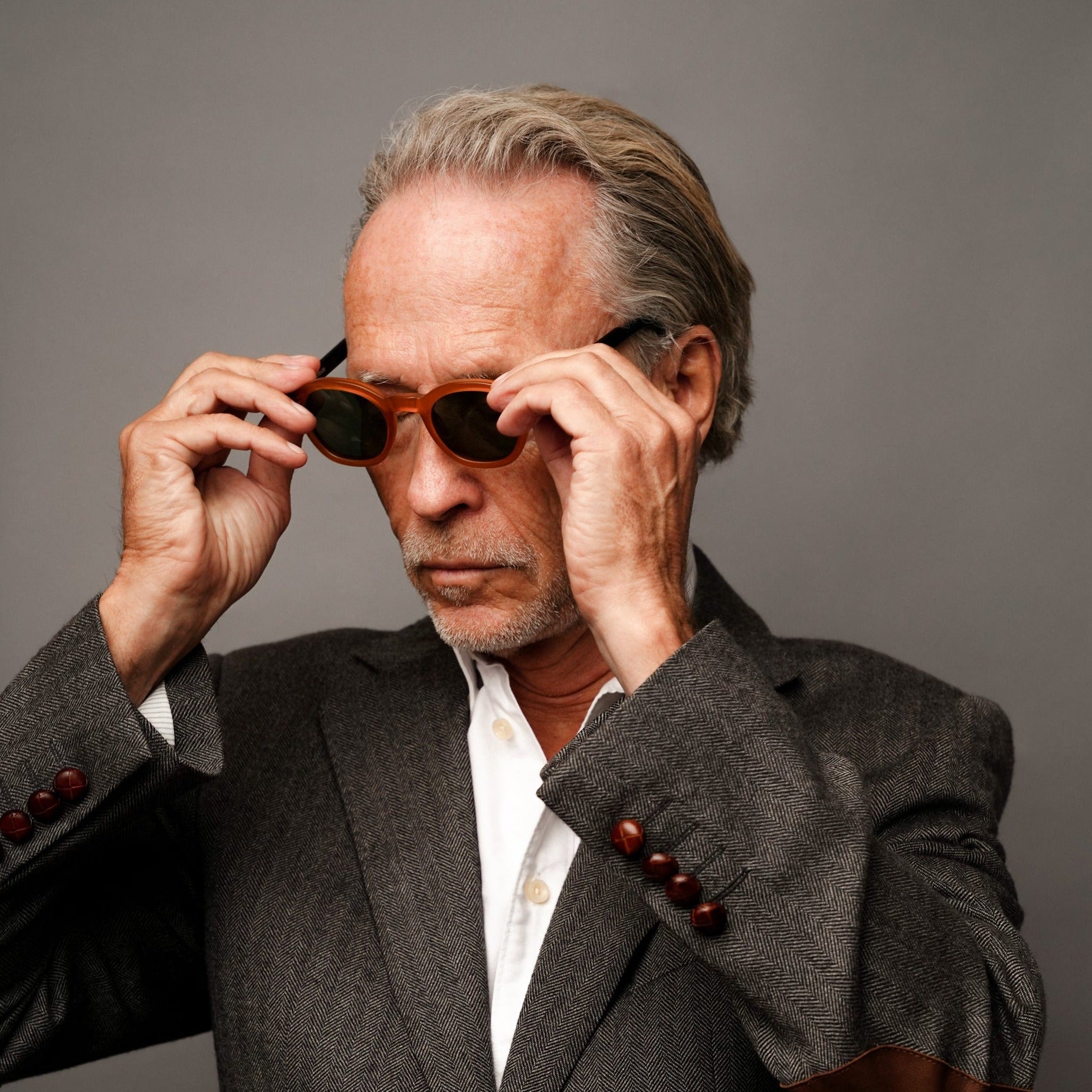 The Dean Paradox N5 Sunglasses, Mazzucchelli 1849 acetate frame, round shape, Paradox N5 pattern.