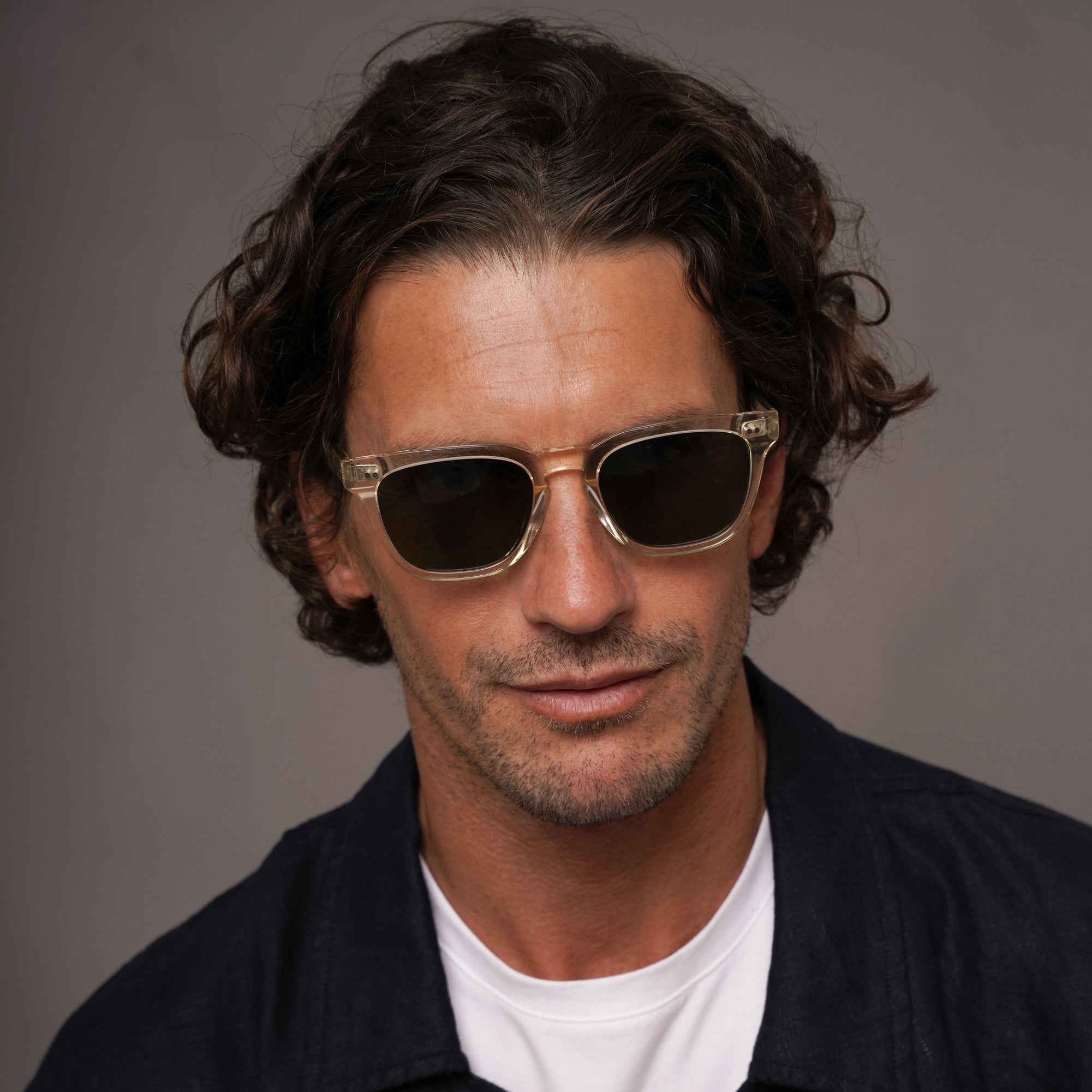 The Dylan N1 Sunglasses, Mazzucchelli 1849 acetate frame, round shape, in transparent and tortoise.