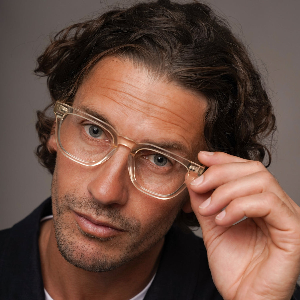 The Dylan Air, eyeglasses, Mazzucchelli 1849 acetate frame, cat-eye shape, in clear crystal.