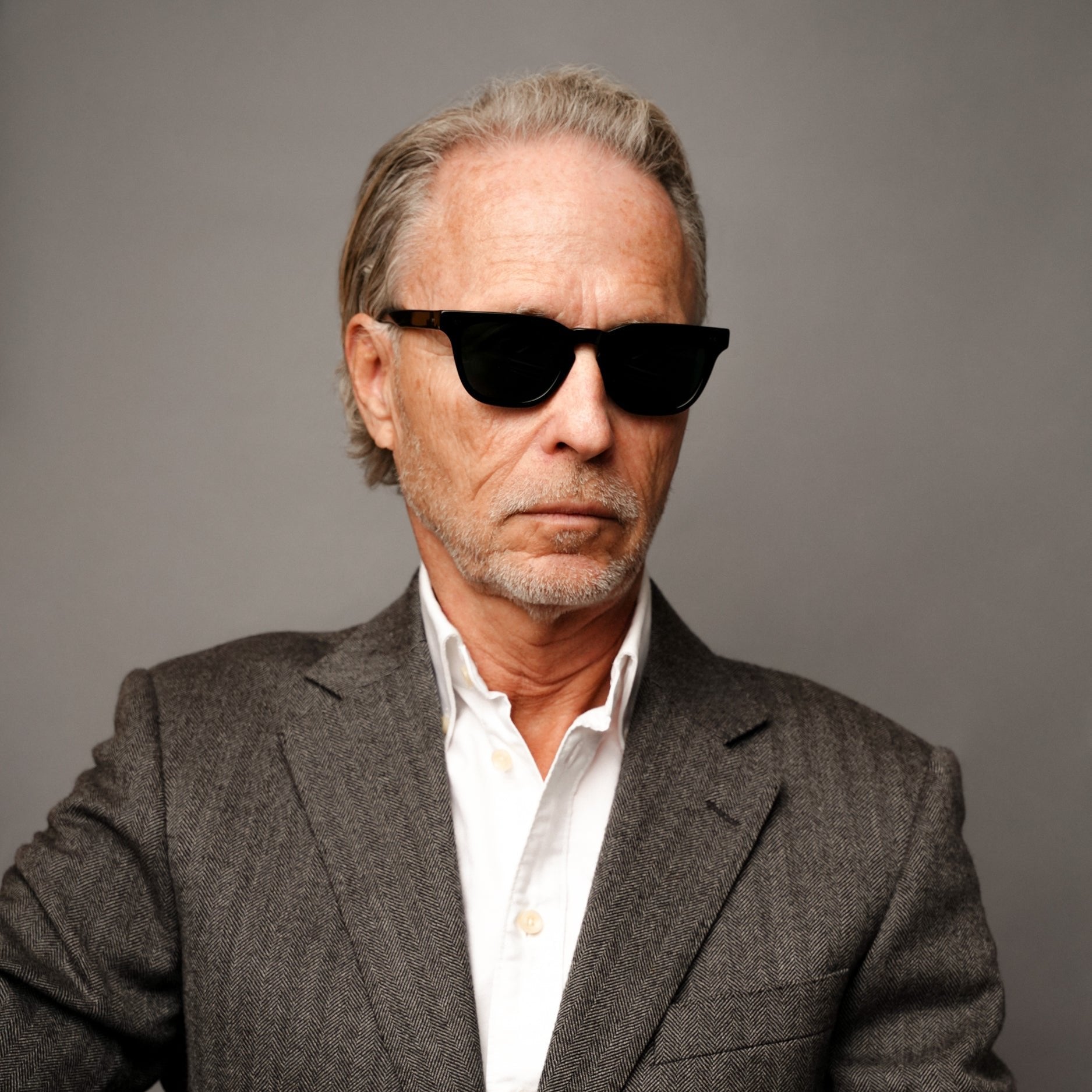 The Dylan Noir Sunglasses, Mazzucchelli 1849 acetate frame, round shape, in black.