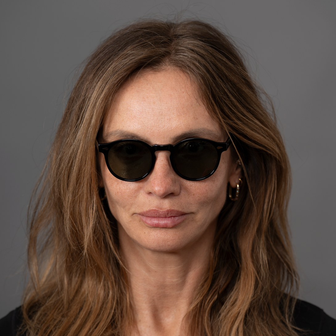 The Picasso Noir Sunglasses, Mazzucchelli 1849 acetate frame, round shape, in black.
