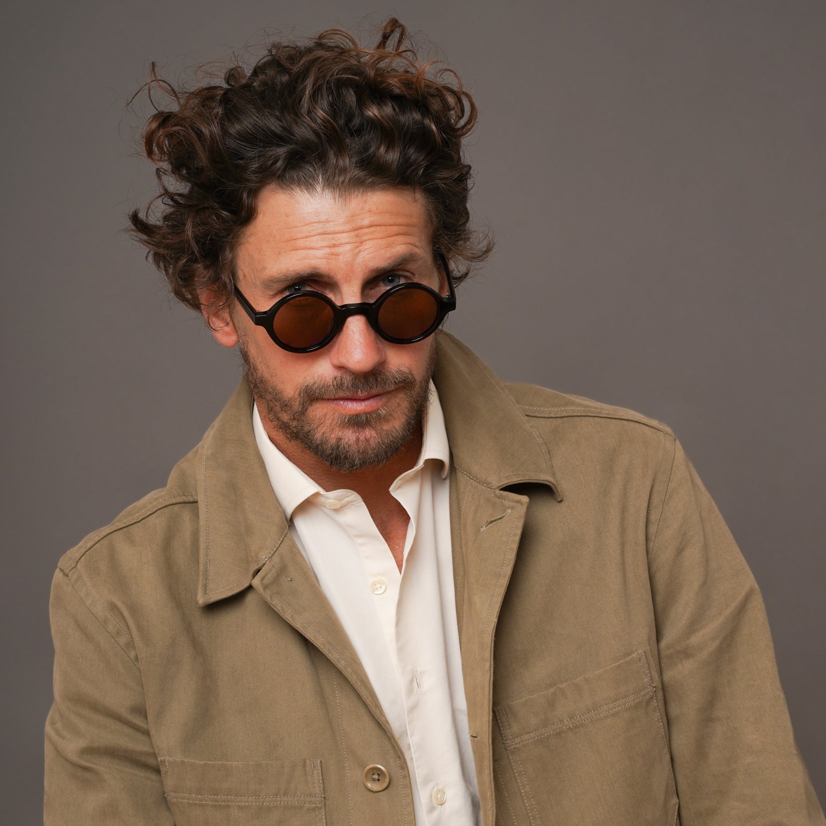 The Winston en Café — sunglasses, Mazzucchelli 1849 acetate frame, round shape, in coffee brown.