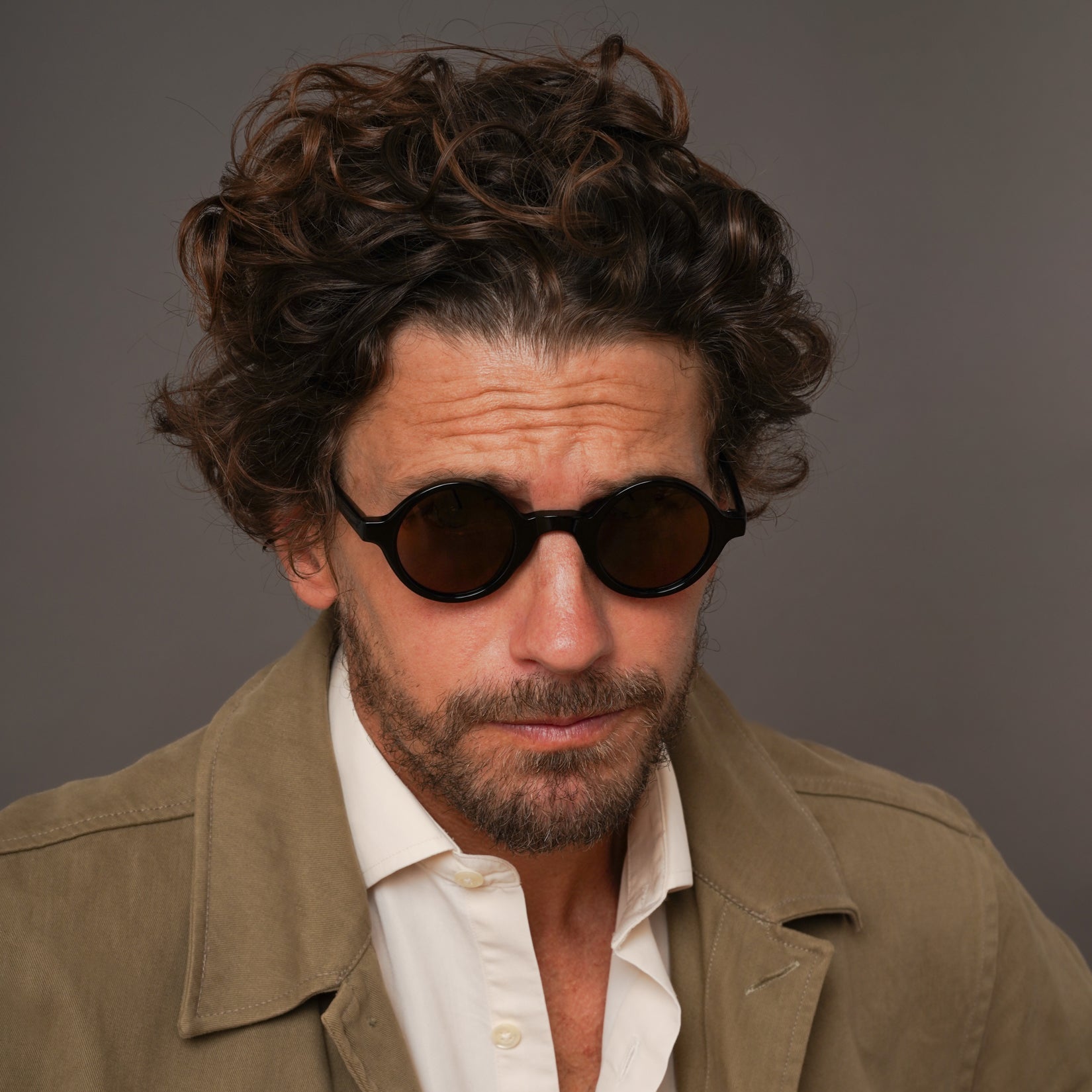 The Winston en Café — sunglasses, Mazzucchelli 1849 acetate frame, round shape, in coffee brown.